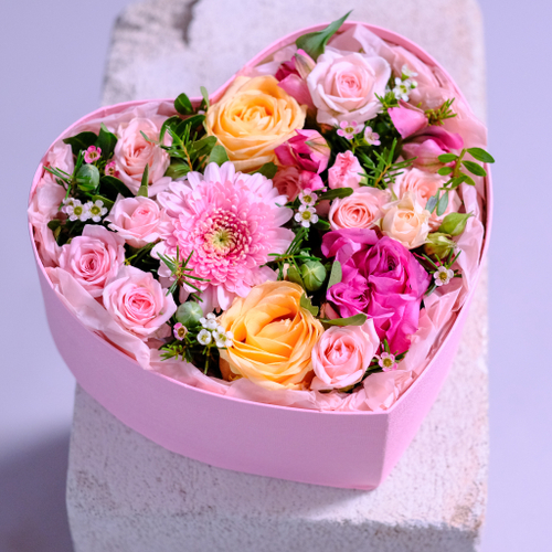 Купить Нежная композиция-сердце с герберой в шляпной коробке #988