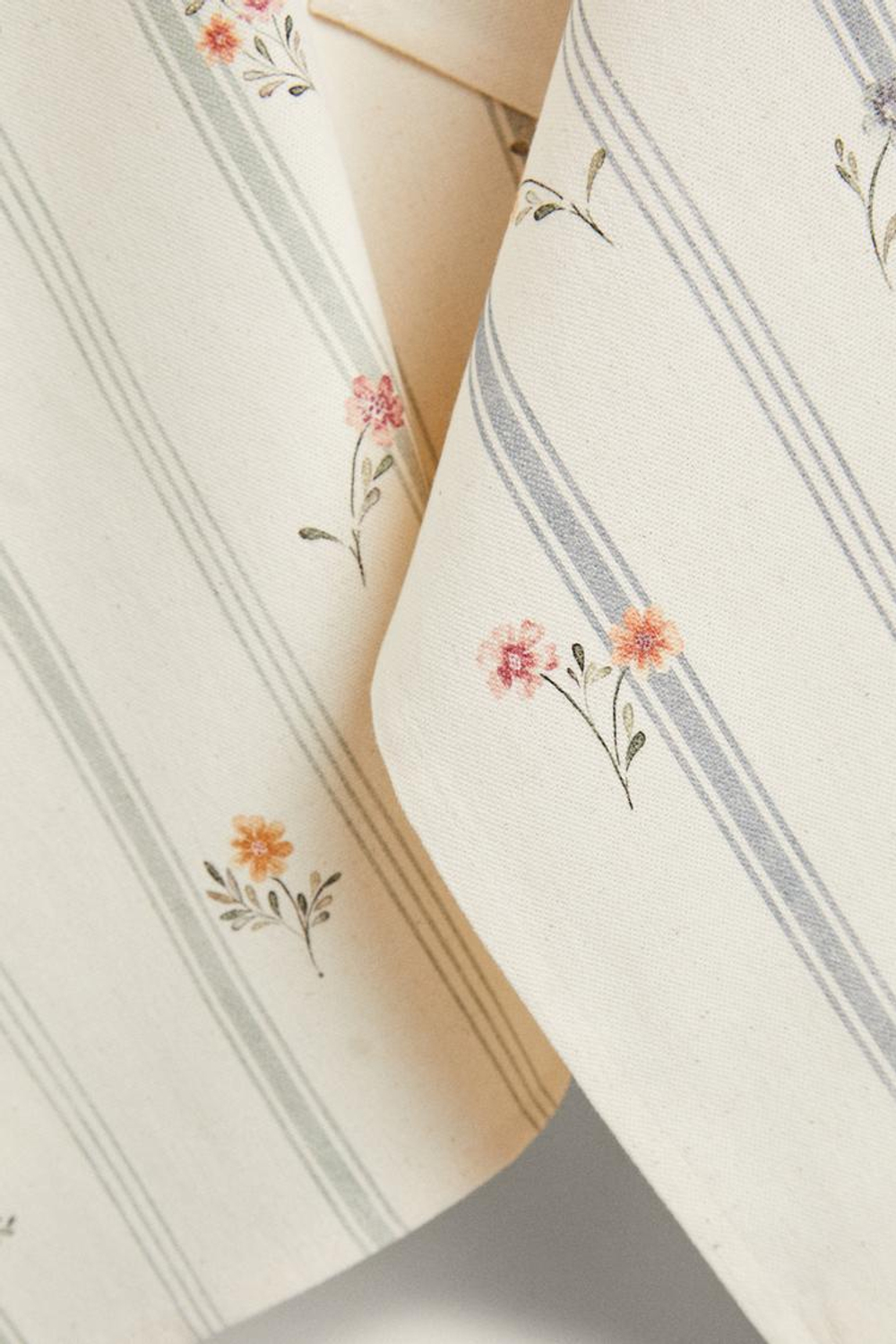 ZARA HOME КУХОННОЕ ПОЛОТЕНЦЕ С ЦВЕТОЧНЫМ УЗОРОМ (КОМПЛЕКТ ИЗ 2 ПРЕДМЕТОВ),  ЭКРЮ