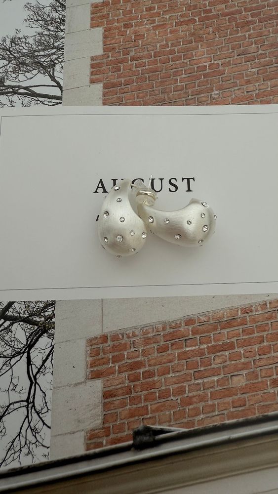 серебристый