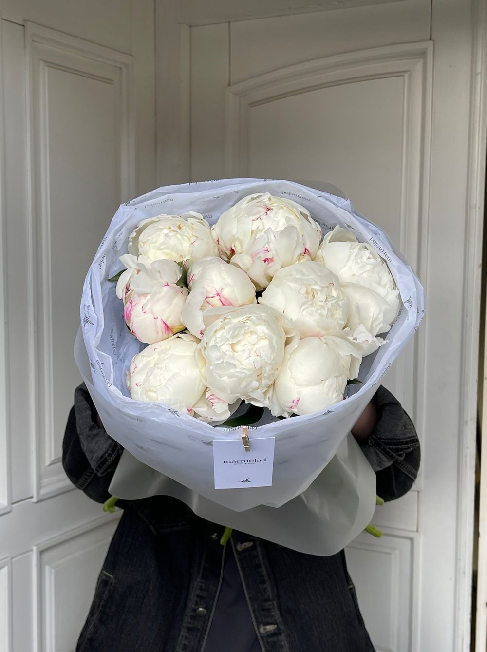 Букет 9шт белых пионов