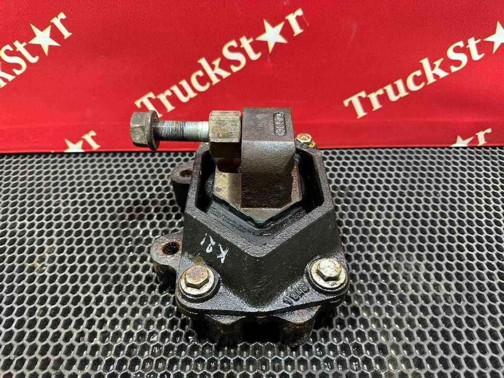 Подушка двигателя 2020г