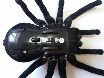 ПАУК НА ПУЛЬТЕ УПРАВЛЕНИЯ ЧЕРНАЯ ВДОВА (BLACK WIDOW)