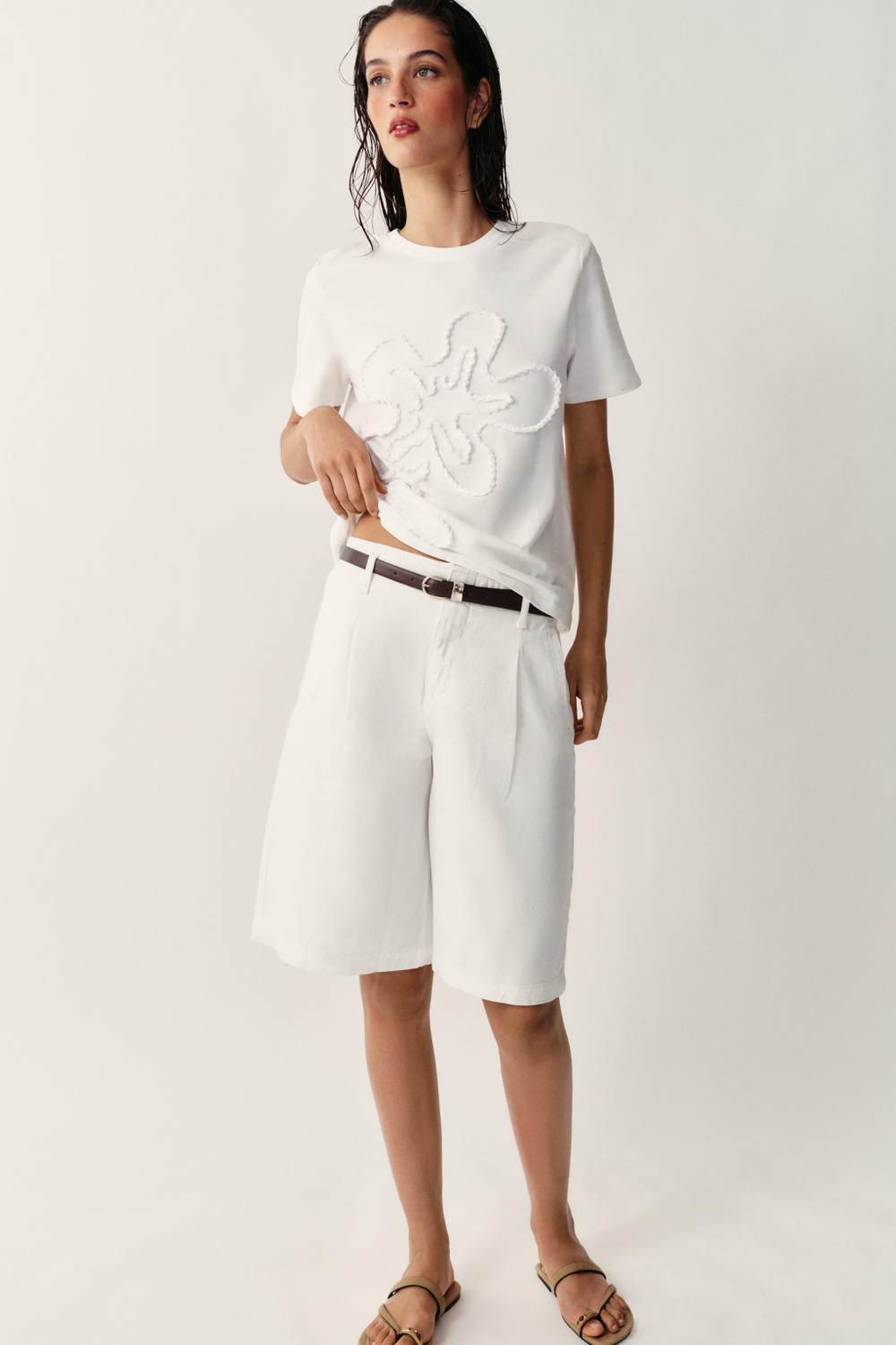 ZARA ФУТБОЛКА С ОБЪЕМНЫМИ ЦВЕТАМИ, БЕЛЫЙ