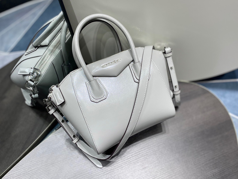 Givenchy Antigona Mini 22 cm