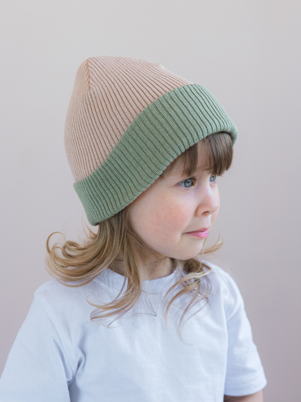 Шапка вязаная хлопковая ТВИНС(Сандал, хакки)