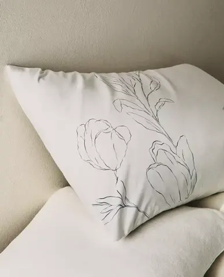 ZARA HOME НАВОЛОЧКА С ЦВЕТОЧНЫМ ПРИНТОМ, ЭКРЮ