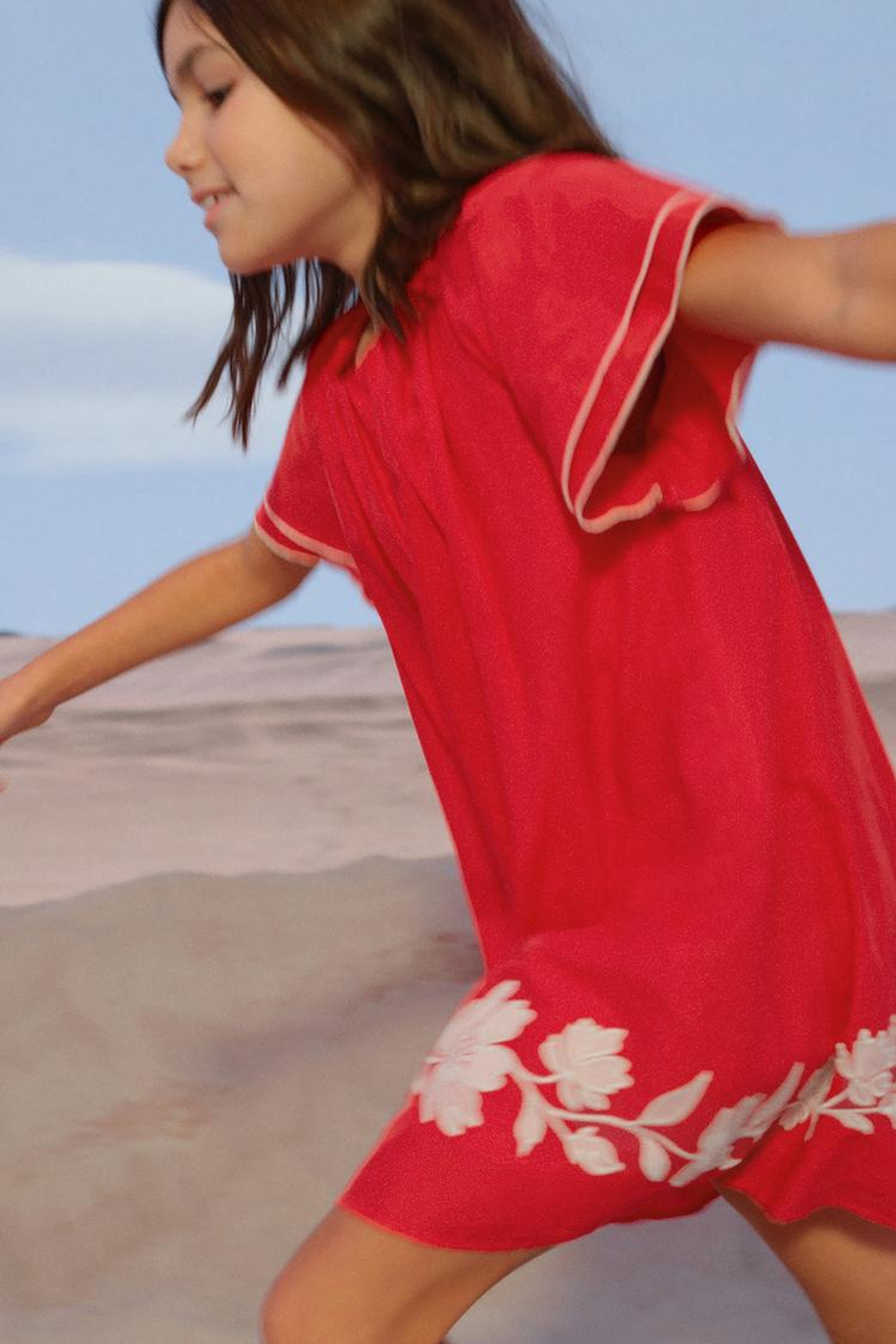 ZARA ПЛАТЬЕ С ВЫШИВКОЙ, КРАСНЫЙ/БЕЛЫЙ