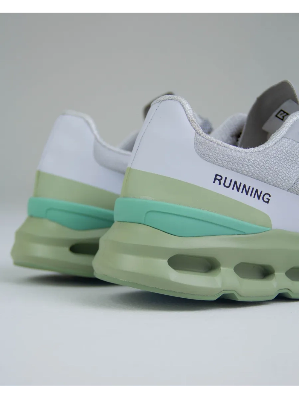 Беговые кроссовки с поддержкой стопы и двойной амортизацией