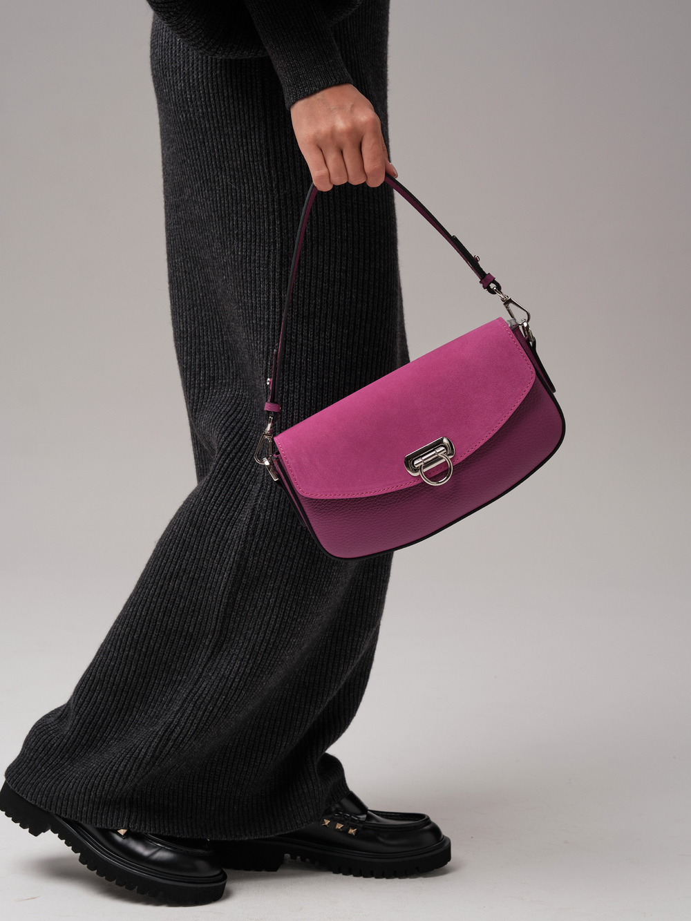 Сумка замшевая на плечо багет фиолетовый флокс