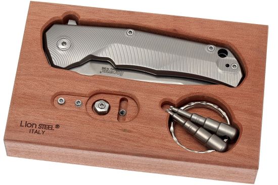 Складной нож Lion Steel "T.R.E." L/TRE-BL c клинком из стали Böhler M390 Microclean®, рукоять титан