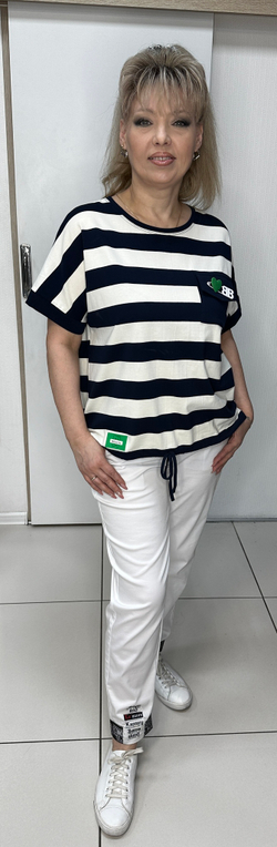 Блузон из хлопка в сине-белую полоску с булавкой