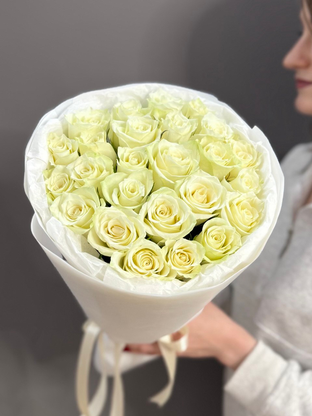 Букет из 25 роз сорта "Athena" (Кения 40 см)