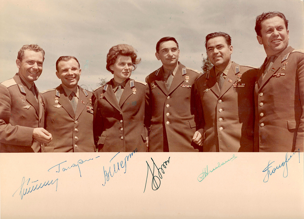 Групповое фото шести советских космонавтов первого отряда. Г.С.Титов,  Ю.А. Гагарин, 1964