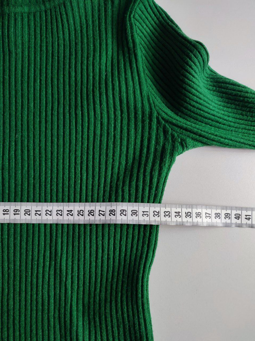 Джемпер с вискозой однотонный 44 размер