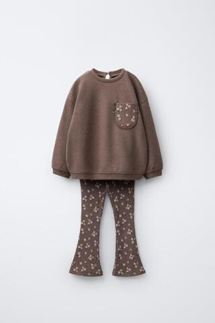 ZARA КОМПЛЕКТ ИЗ ФУТБОЛКИ И РАСКЛЕШЕННЫХ ЛЕГИНСОВ ИЗ МЯГКОЙ ТКАНИ, КОРИЧНЕВЫЙ