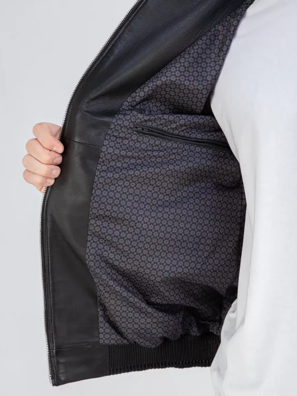 Куртка кожаная демисезонная с капюшоном Турция