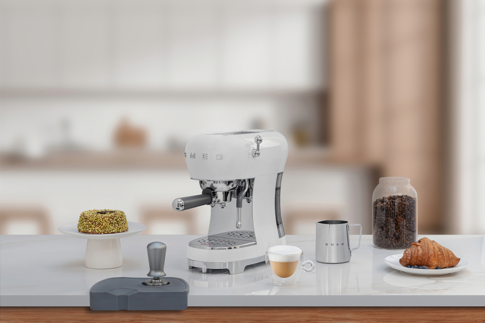Кофемашина-эспрессо Smeg белая