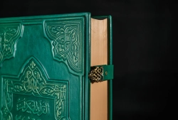 "Коран большой" Книга подарочная в кожаном переплете с замками