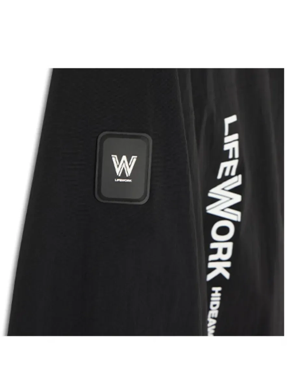 Нейлоновая куртка с капюшоном