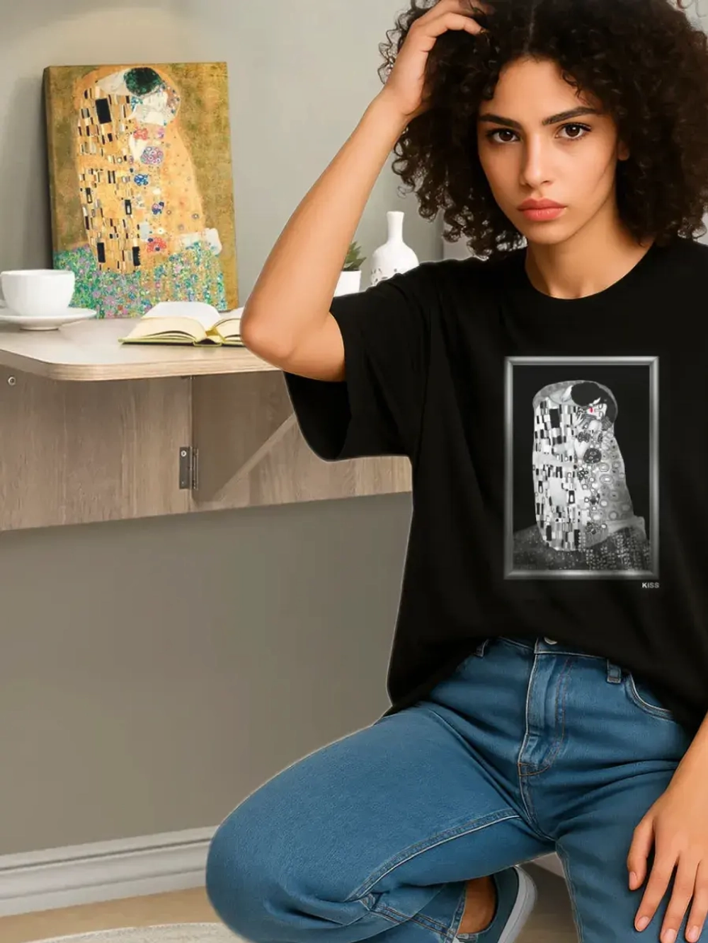 Футболка оверсайз с принтом и обрезной горловиной