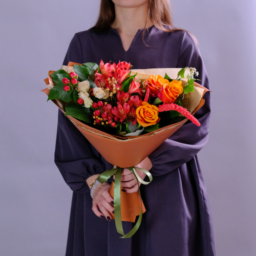 Купить Яркий букет с розой Эспана #89