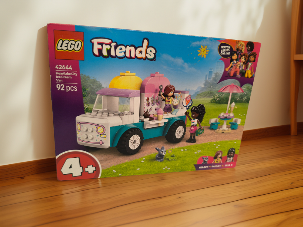 LEGO Friends 42644 «Грузовик с мороженым в Хартлейк-Сити» — летнее настроение