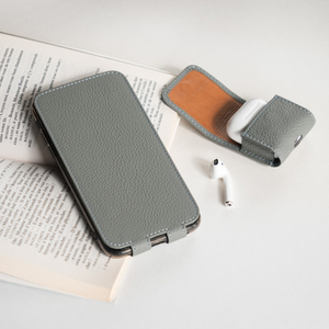 Чехол кожаный для iPhone X/XS серого цвета