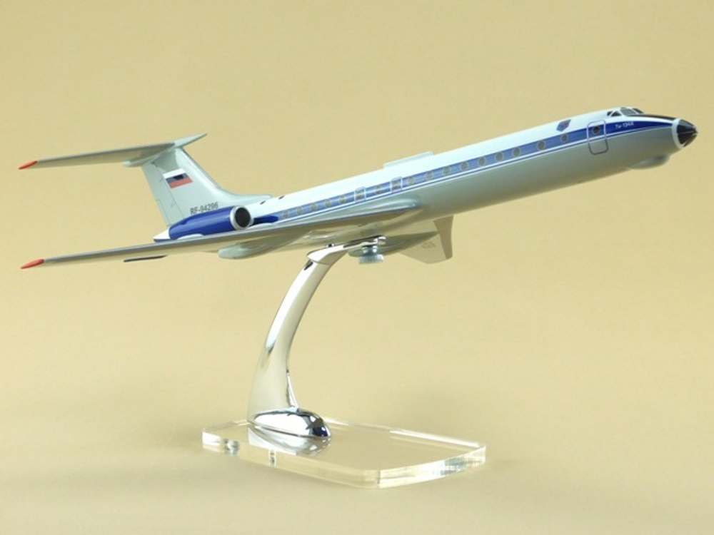 Модель самолета Ту-134 с антенной БУС (М1:100, ВВС с синей полосой)