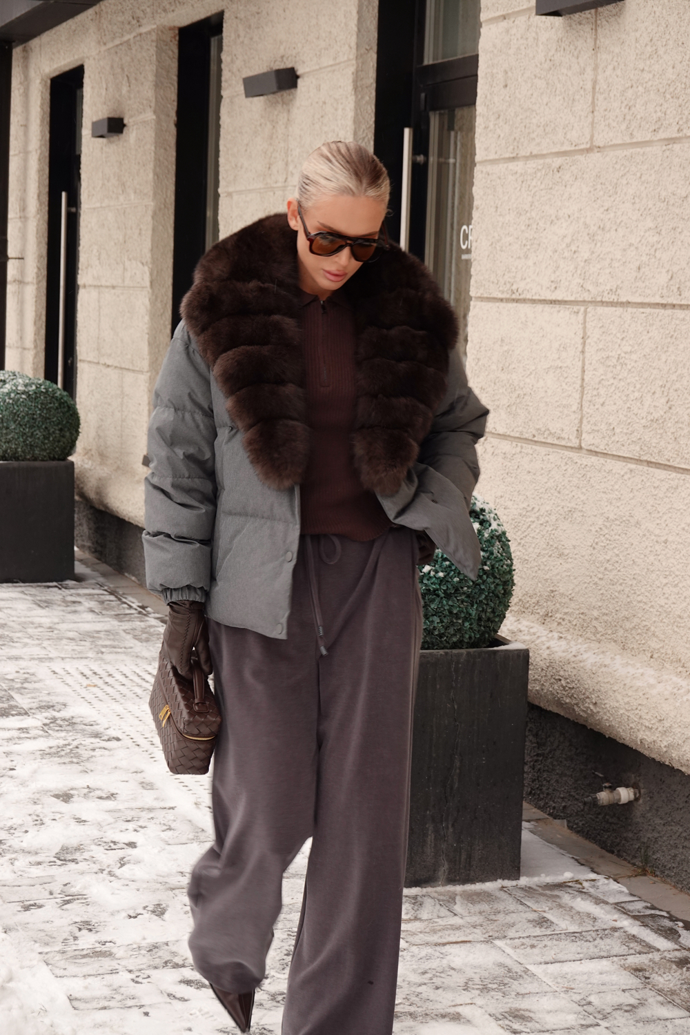 Пуховик из шерсти с английским воротником