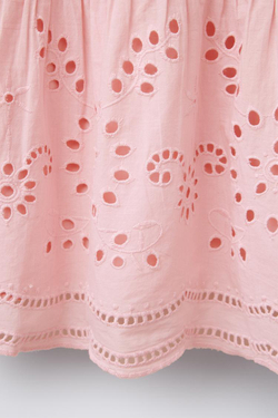 ZARA ПЛАТЬЕ С ВЫШИВКОЙ ШИФФЛИ, ЦВЕТ РОЗОВОГО ДЕРЕВА