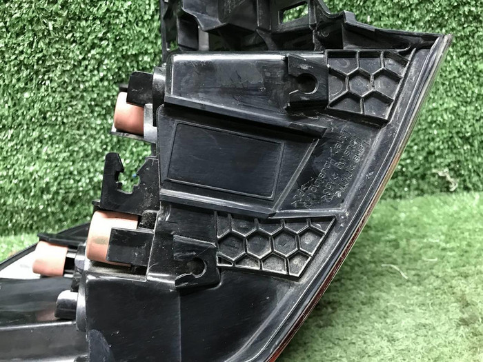 Фонарь правый внешний Toyota RAV4 5 XA50 (18-нв)