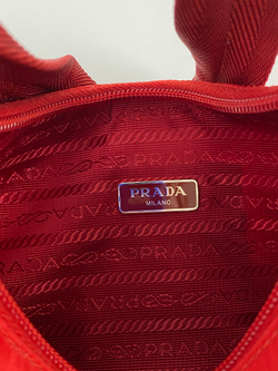 Сумка Prada Re-Edition 2000