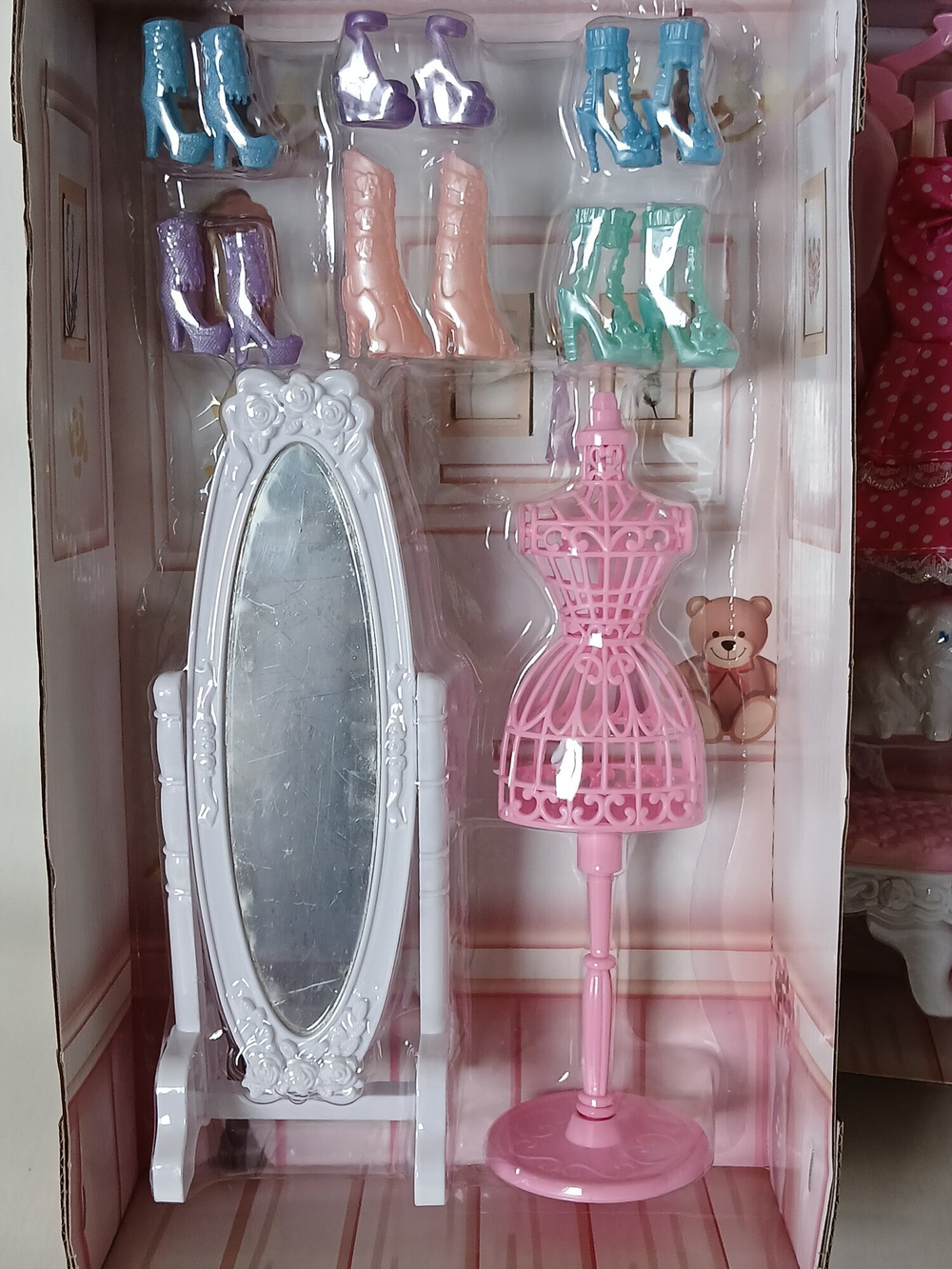 Кукла в наборе арт. 6935-A, с одеждой, обувью и мебелью, высота 28 см, сгибаются руки