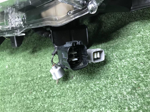 Фара левая Toyota Land Cruiser 200 (2015-2021) LED
