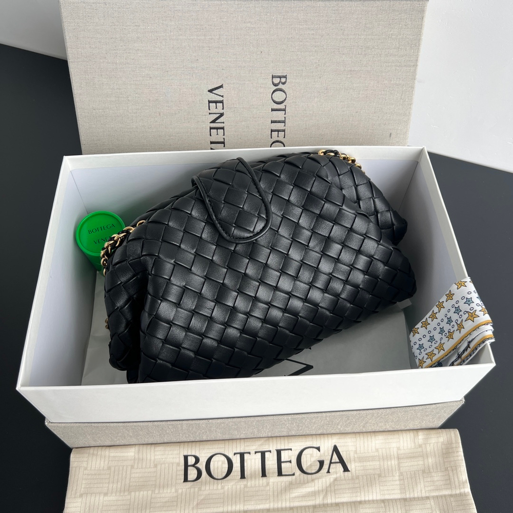 Bottega Veneta Teen Lauren 1980 With Chain 31 cm