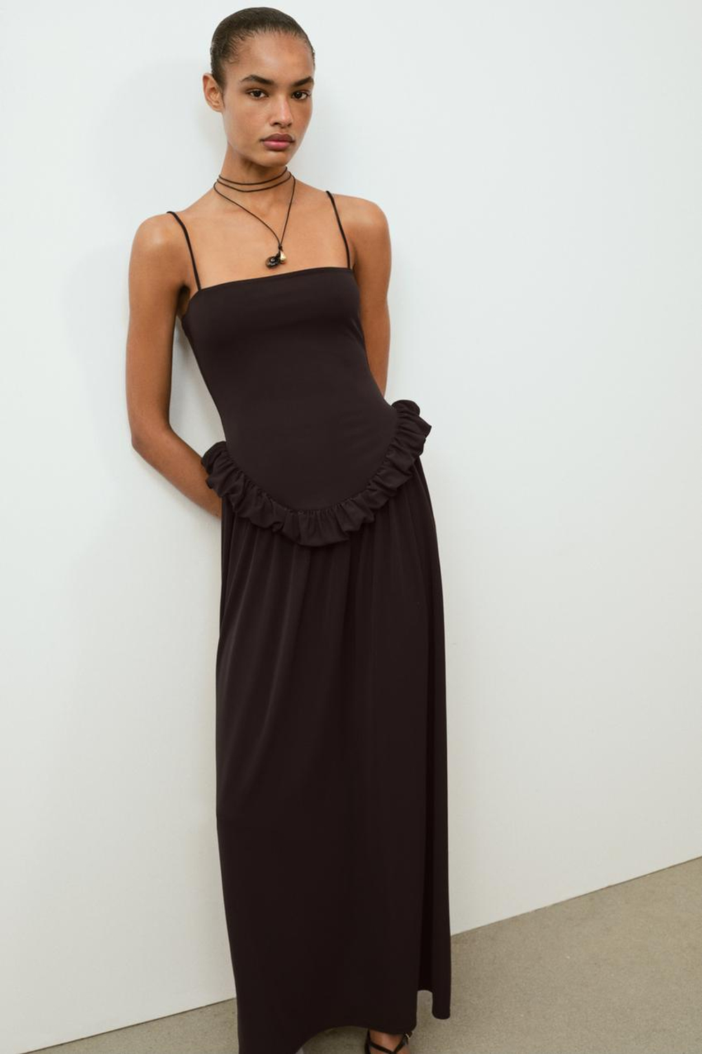 ZARA ОБЪЕМНОЕ ПЛАТЬЕ С БАСКОЙ, ТЕМНО-КОРИЧНЕВЫЙ