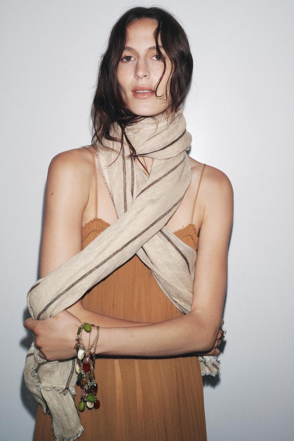 ZARA ЖАТОЕ ПЛАТЬЕ С ВЫШИВКОЙ — ZW COLLECTION, КОРИЧНЕВЫЙ