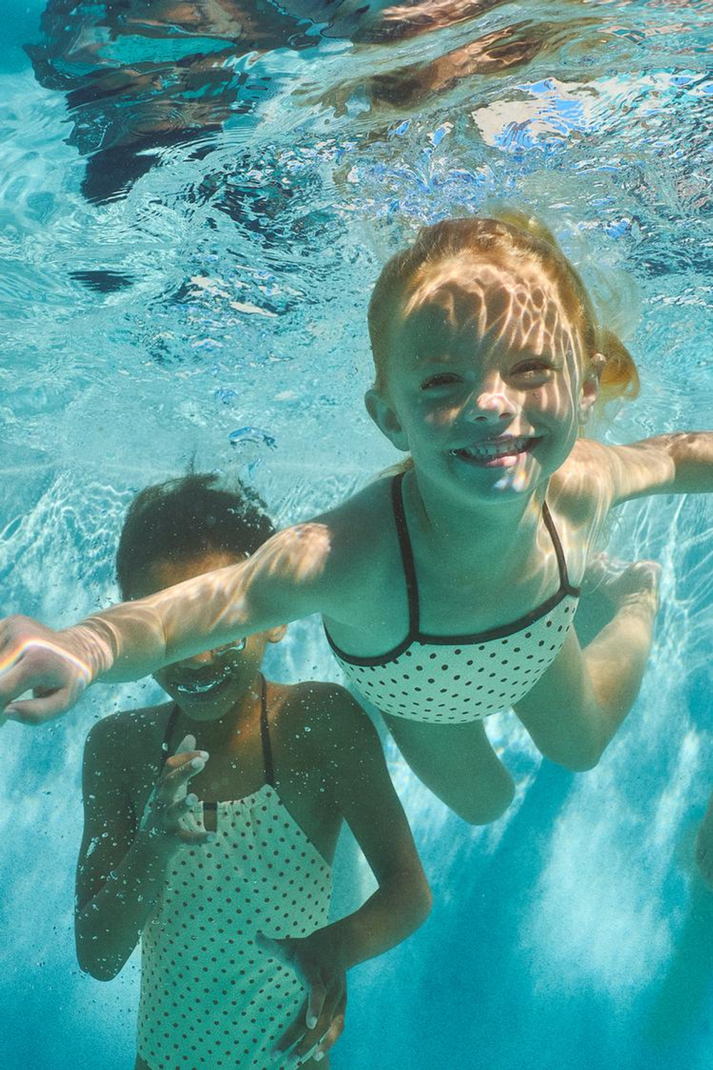 ZARA КУПАЛЬНИК С ГОРЛОВИНОЙ ХАЛТЕР В ГОРОШЕК, ЭКРЮ