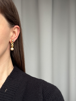 Серьги с «жемчугом» и кристаллами