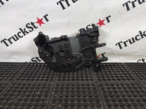 Кронштейн переднего бампера левый