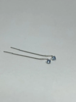 Серебряные серьги протяжки с голубым фианитом