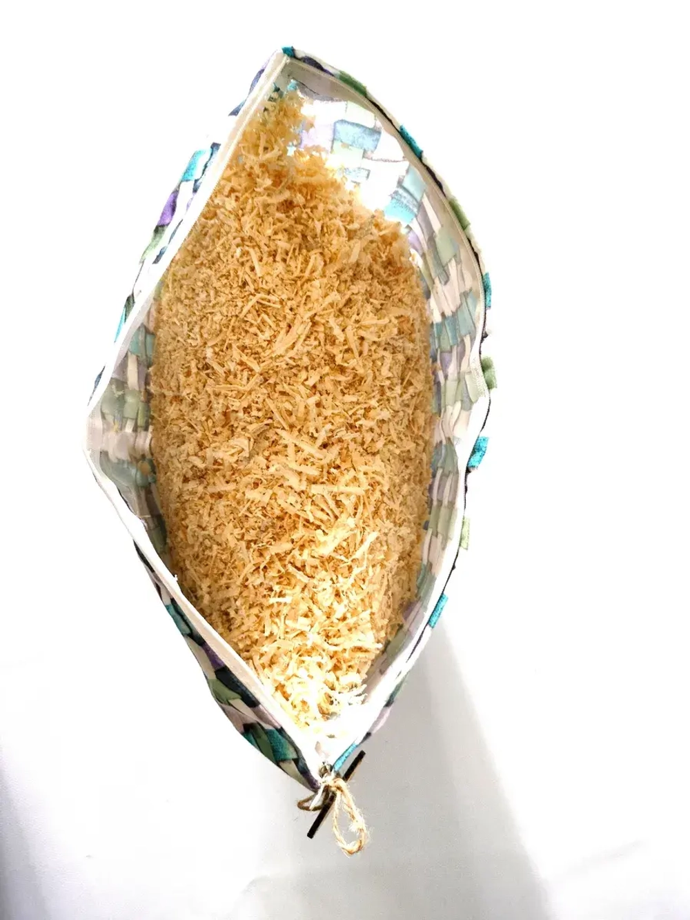 Подушка с наполнителем из кедровой стружки лечебная