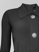 Платье 1302 однотонное с воротником, расклешенной юбкой и большими пуговицами