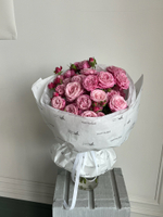 Букет из кустовых пионовидных роз в розовом оттенке 