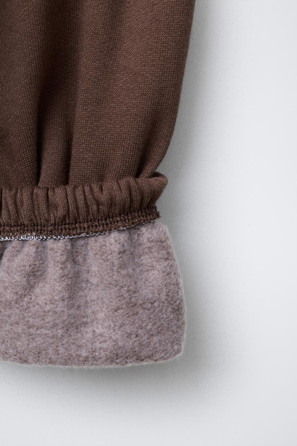 ZARA КОМПЛЕКТ ИЗ ТОЛСТОВКИ И БРЮК-ДЖОГГЕРОВ NBA — MULTI TEAMS, КОРИЧНЕВЫЙ