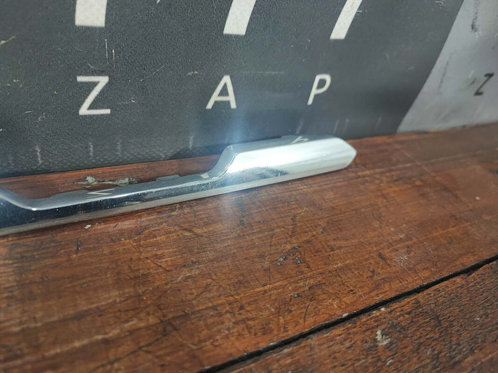 Молдинг решетки радиатора Mercedes GLC (X253) 19-нв Б/У Оригинал A2538883600