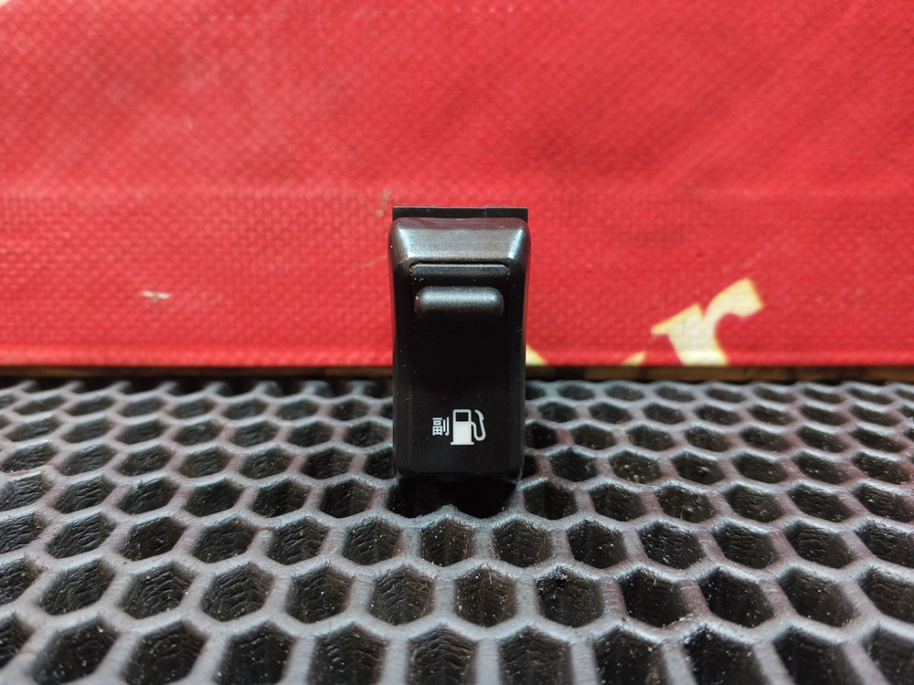 Кнопка переключения топливных баков