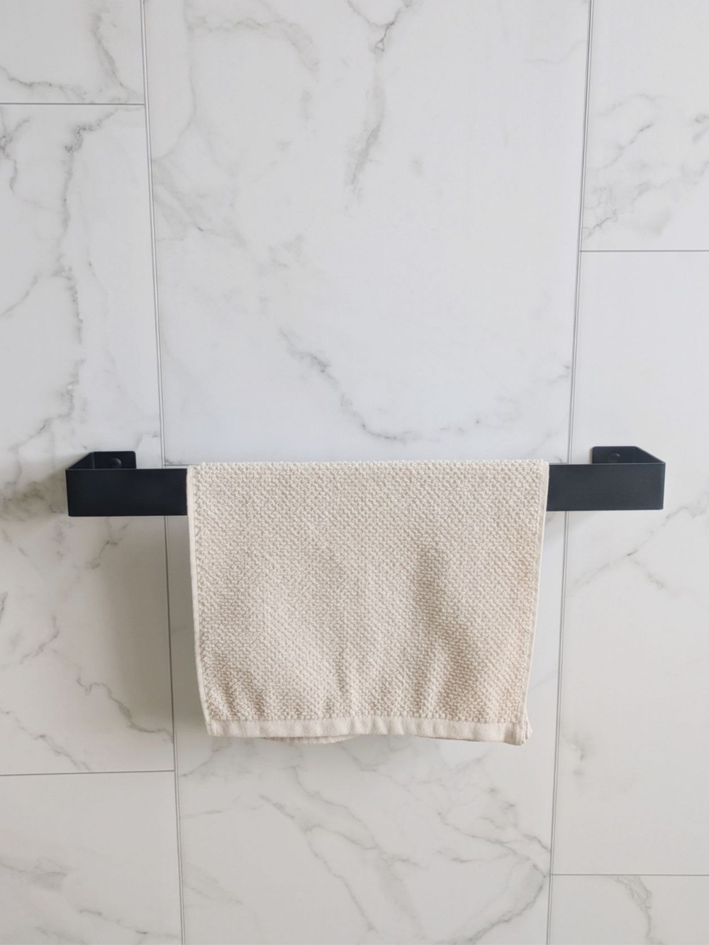 Держатель для полотенец Линия настенный, черный, 50см