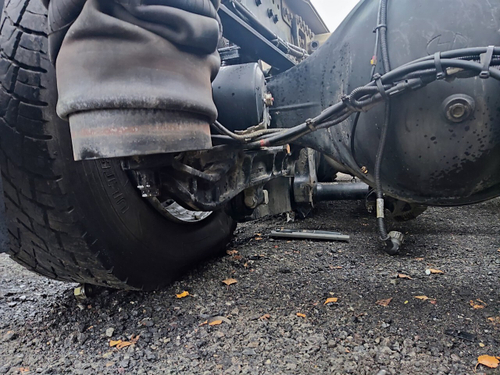 Кронштейн пневморессоры левый 2023г.