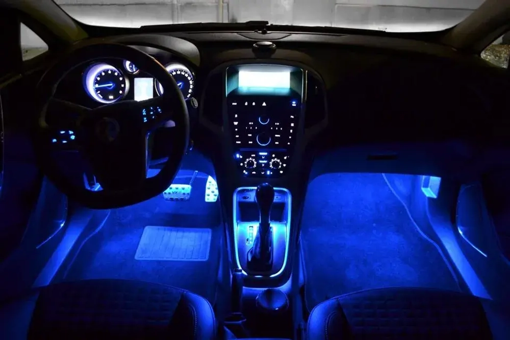 Светодиодная LED лента для автомобиля и дома IP65 12V 30см красная водонепроницаемая на самоклеющейся основе